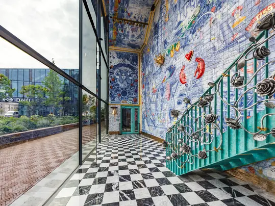 Huis van Delft aan de andere kant van het glas